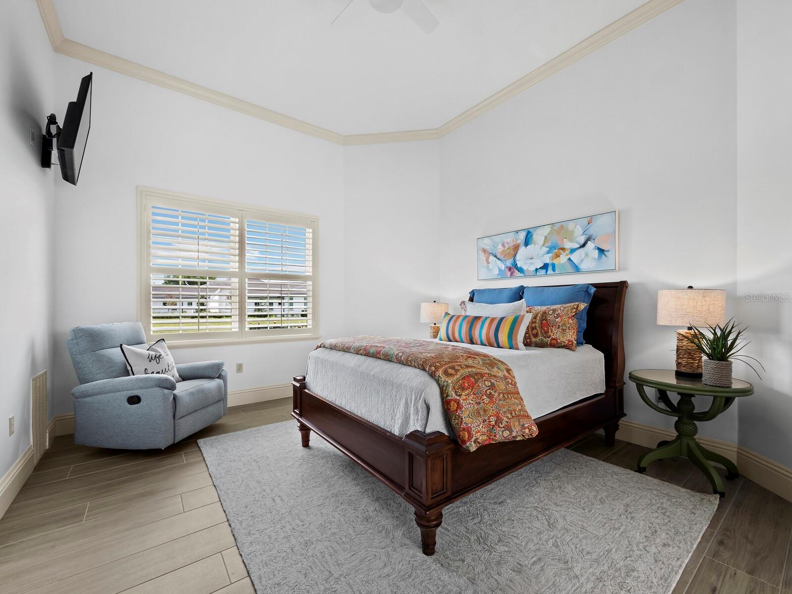 FOUNDERS CLUB - Residential