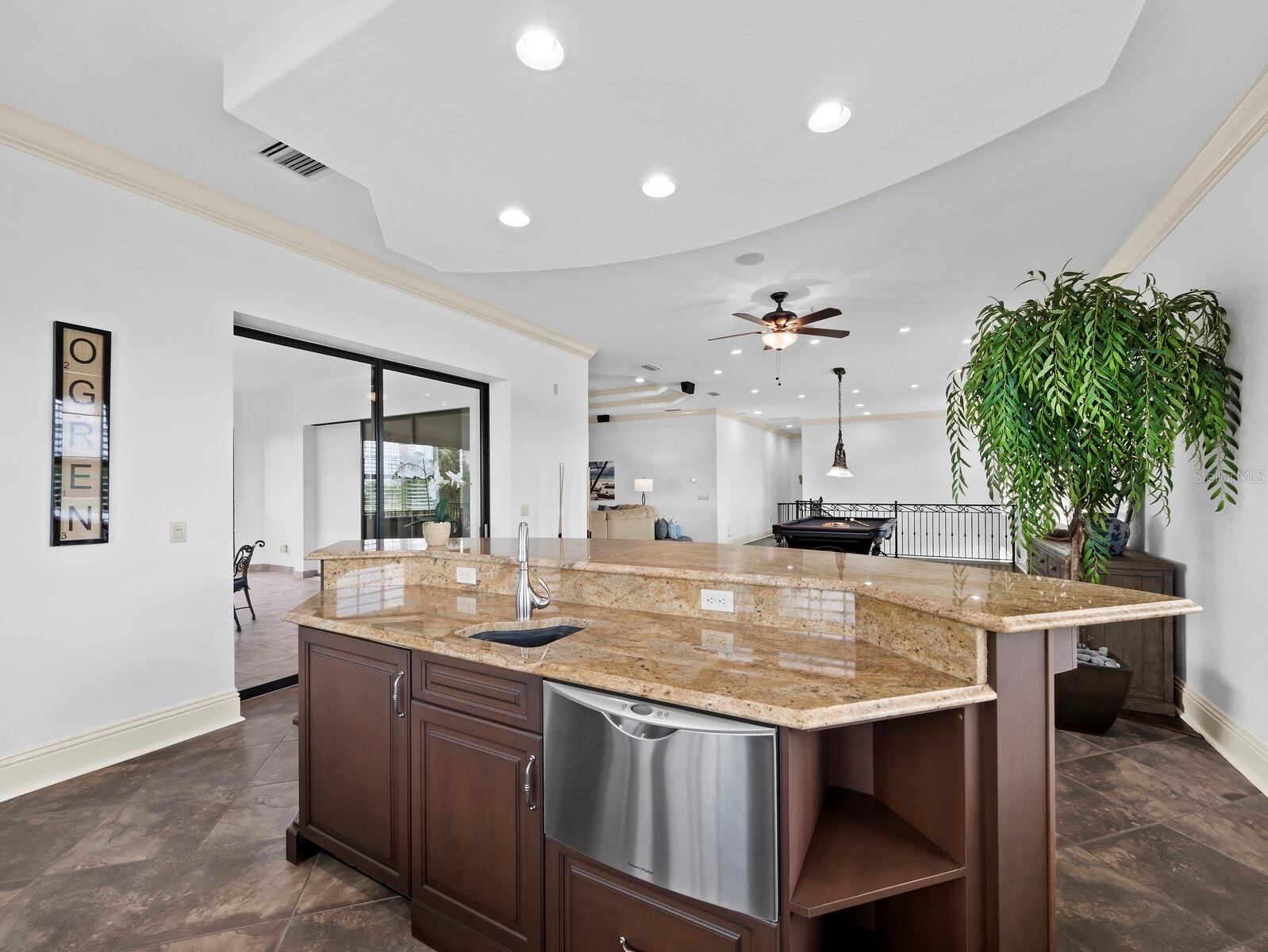 FOUNDERS CLUB - Residential