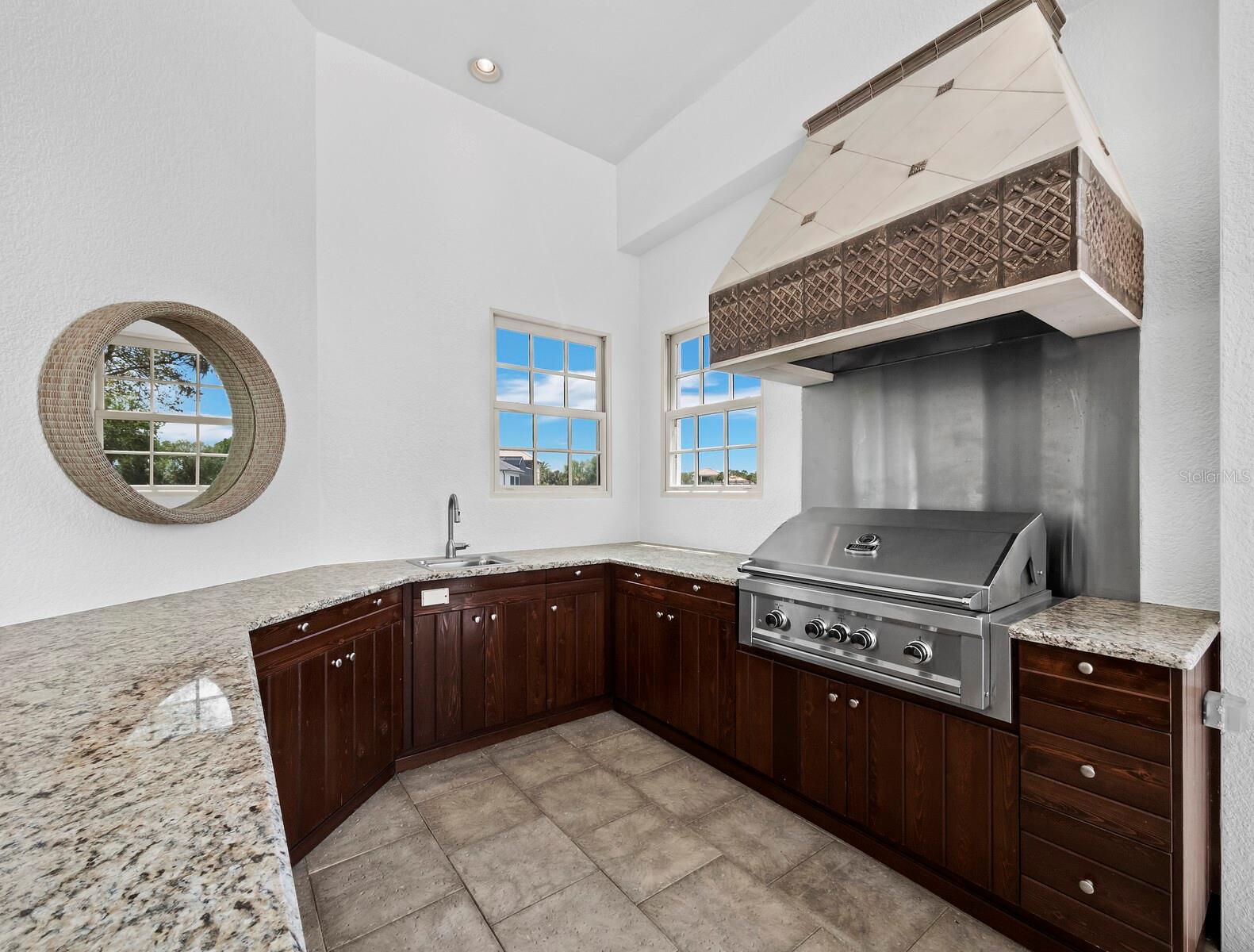 FOUNDERS CLUB - Residential