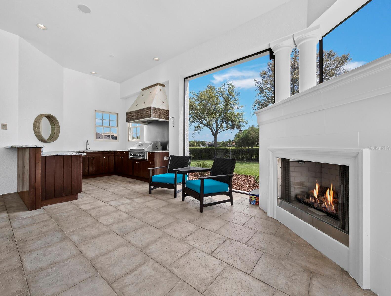 FOUNDERS CLUB - Residential