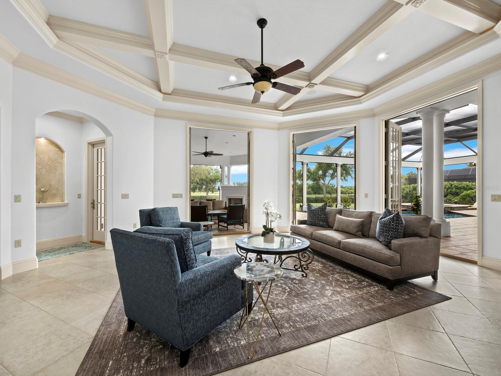 FOUNDERS CLUB - Residential