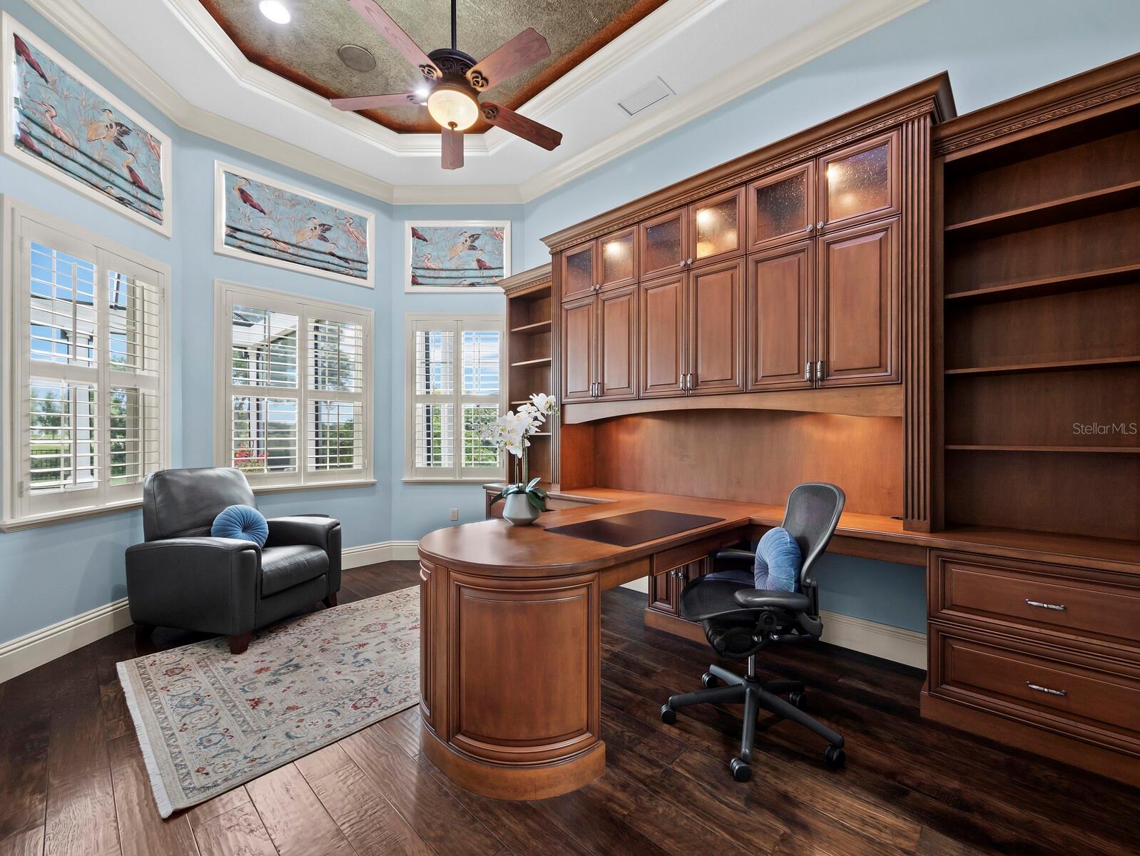 FOUNDERS CLUB - Residential