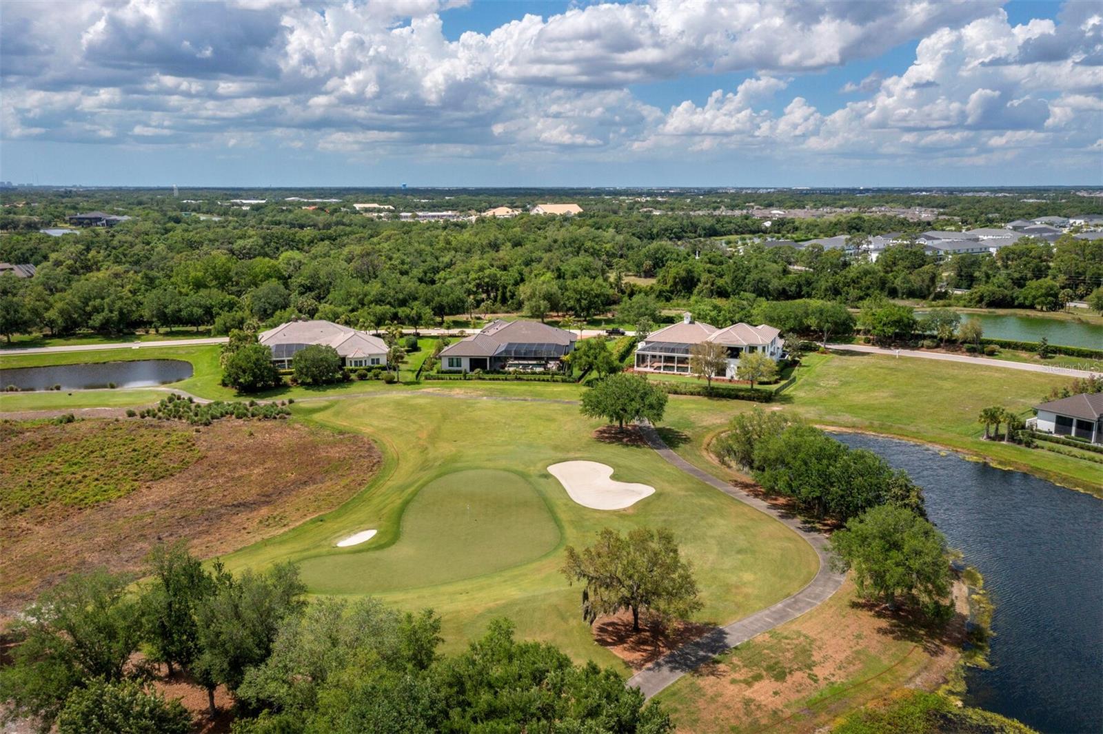 FOUNDERS CLUB - Residential