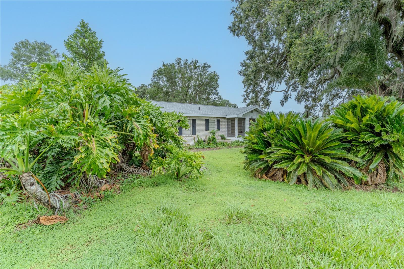 COUNTRY CLUB ESTATES - Residential