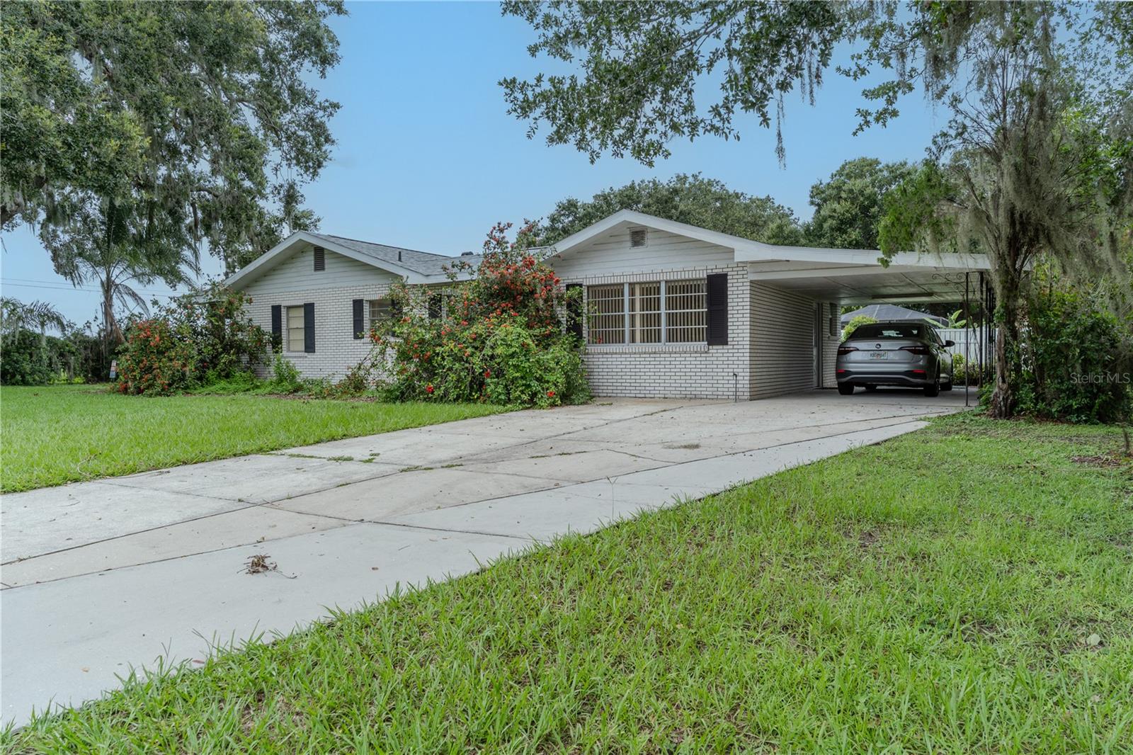 COUNTRY CLUB ESTATES - Residential