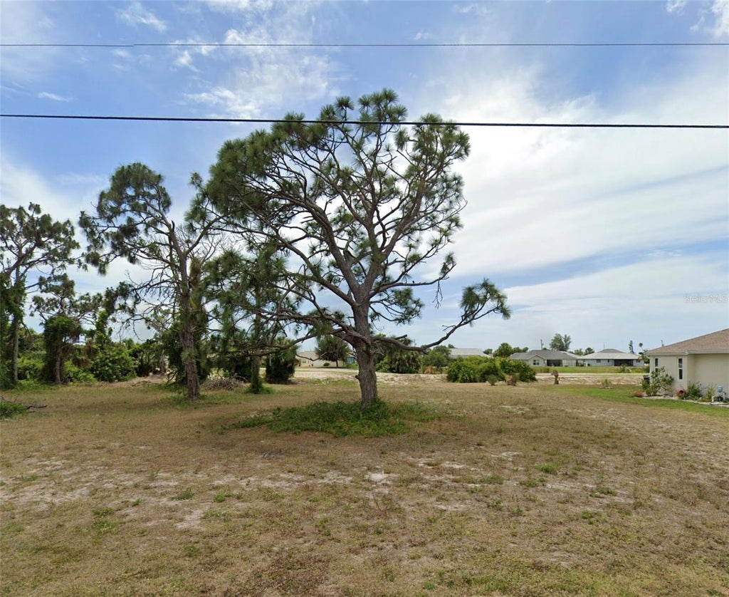Photo of 29 Pinehurst Ct, Rotonda West, FL 33947 (MLS # TB8559078)