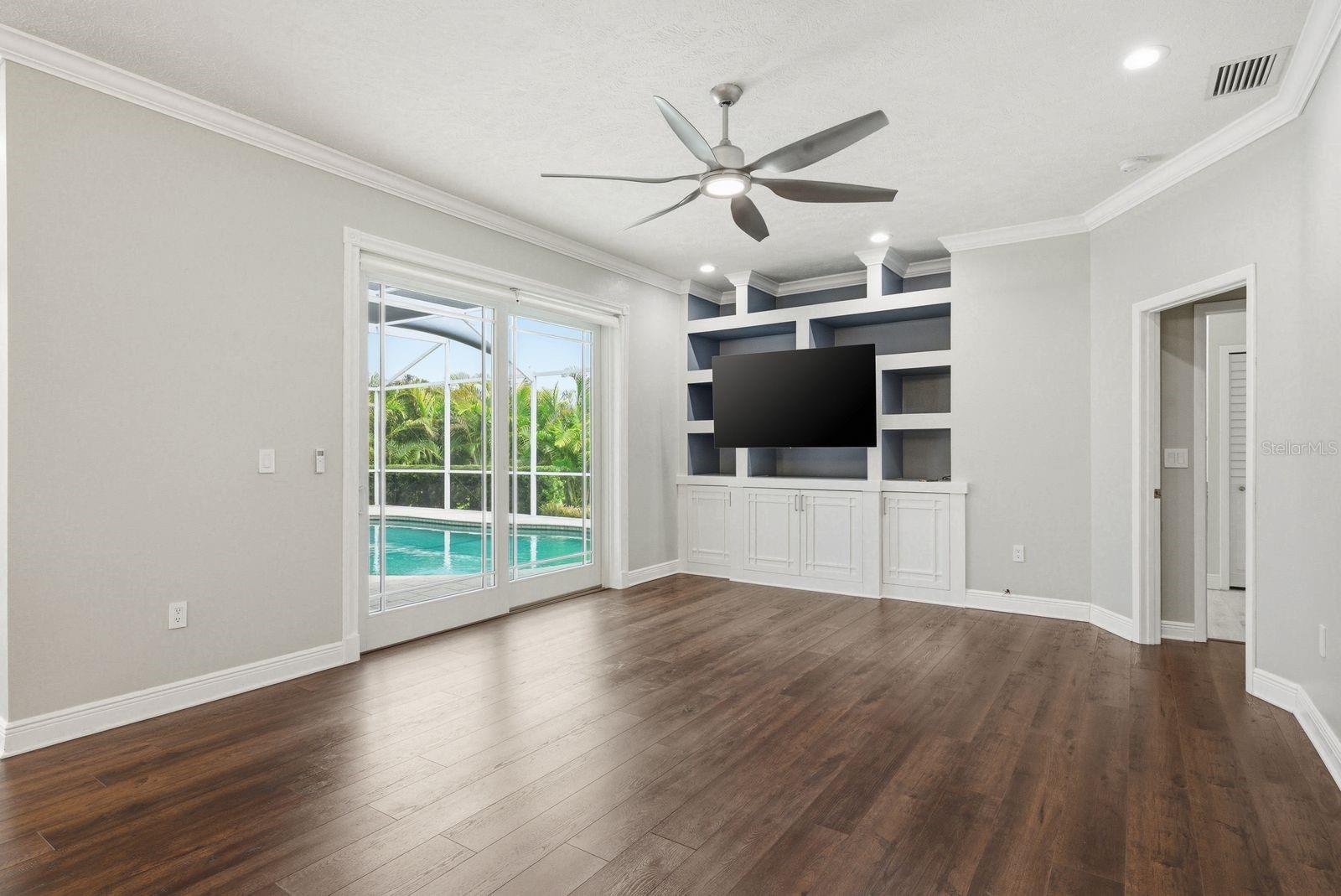 PIPERS MEADOW - Residential