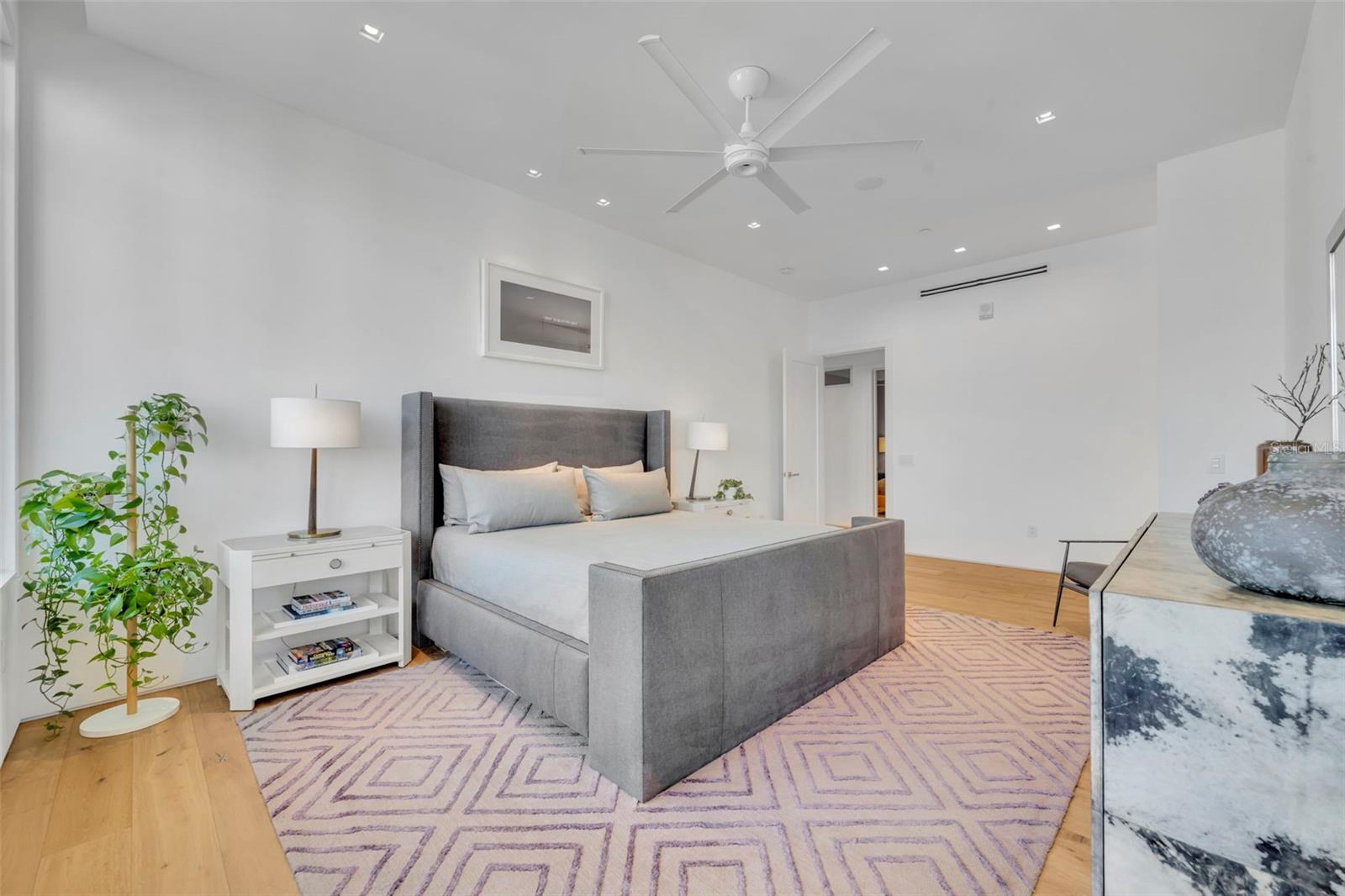 SANCTUARY DOWNTOWN - Residential