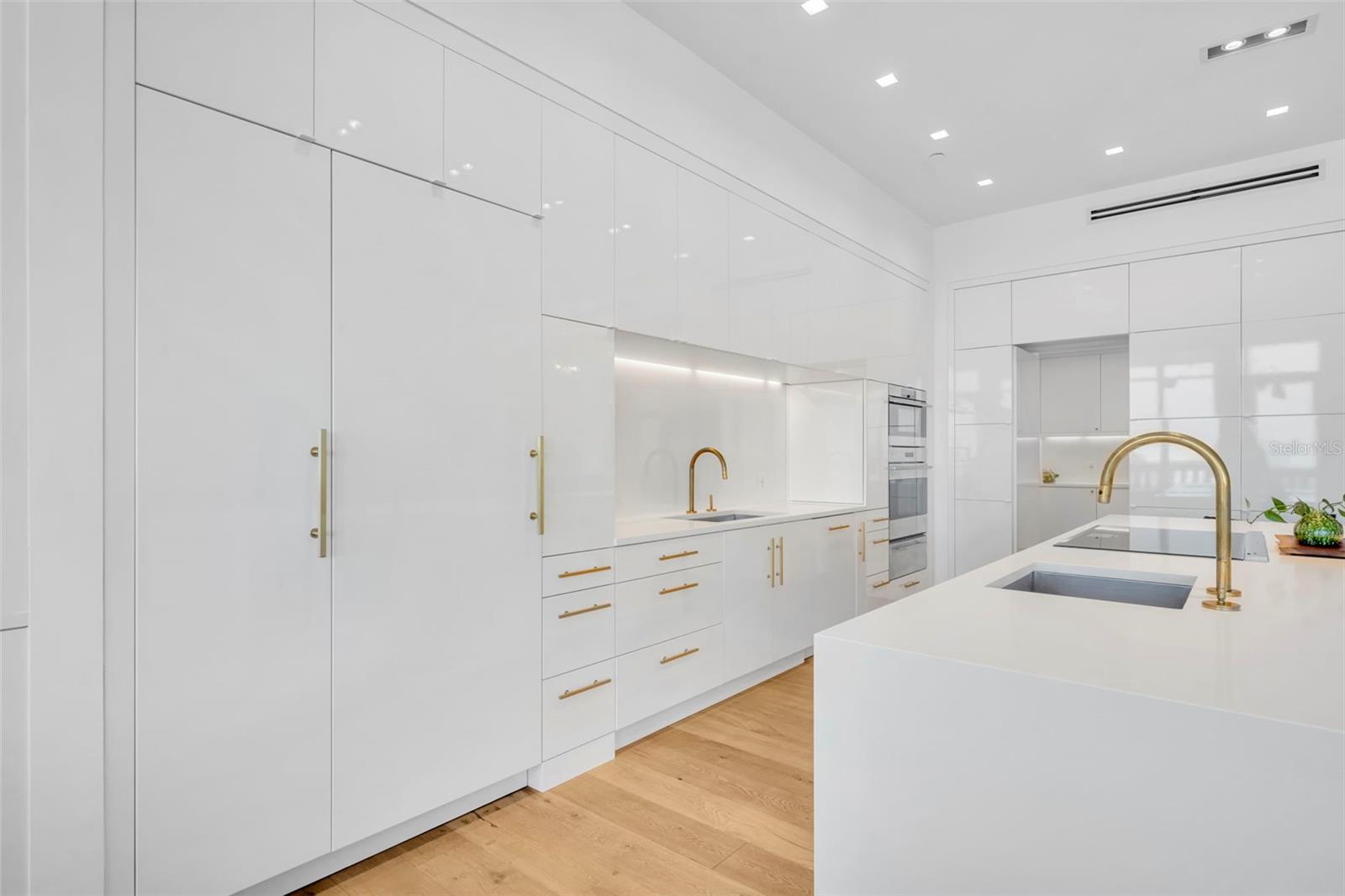 SANCTUARY DOWNTOWN - Residential