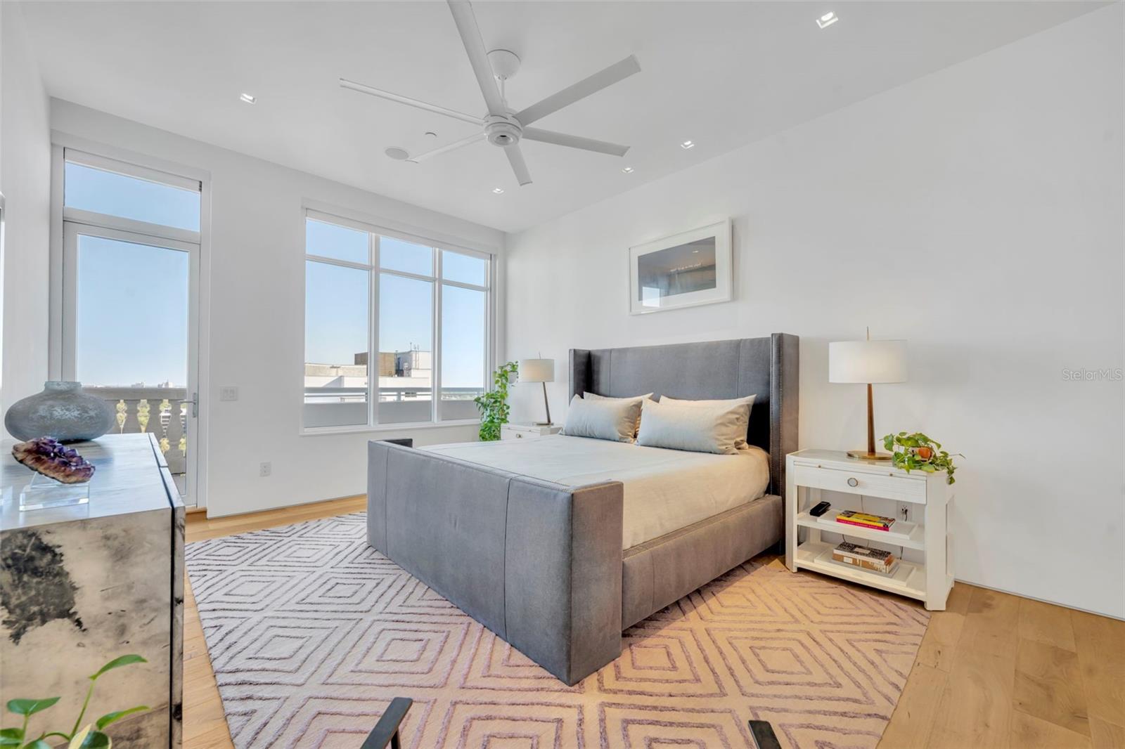 SANCTUARY DOWNTOWN - Residential