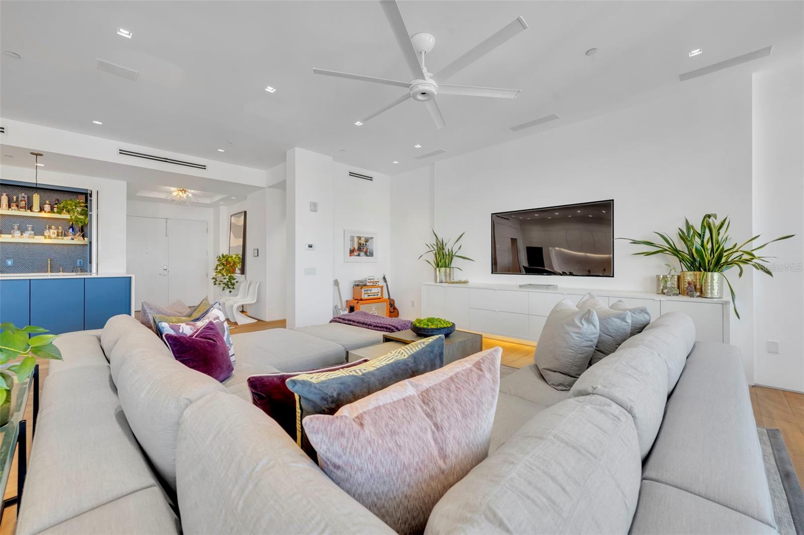 100 S EOLA DRIVE PH 116