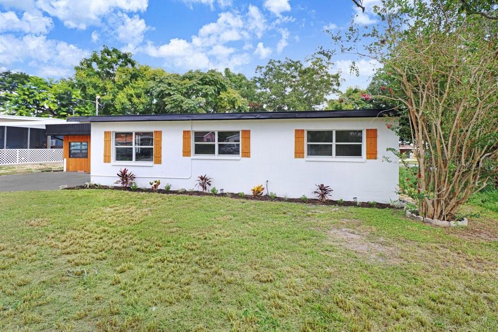 Photo of 124 Edgewater Drive, Winter Haven, FL 33881 (MLS # TB8549791)