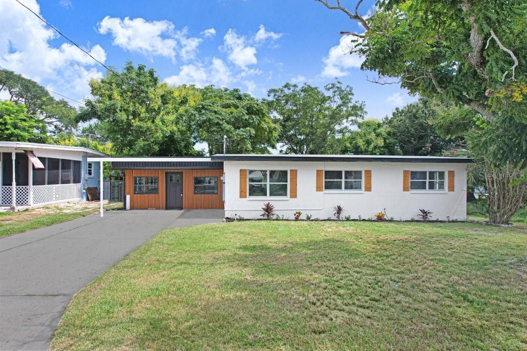 Photo of 124 Edgewater Drive, Winter Haven, FL 33881 (MLS # TB8549791)