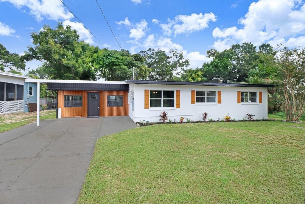 Photo of 124 Edgewater Drive, Winter Haven, FL 33881 (MLS # TB8549791)