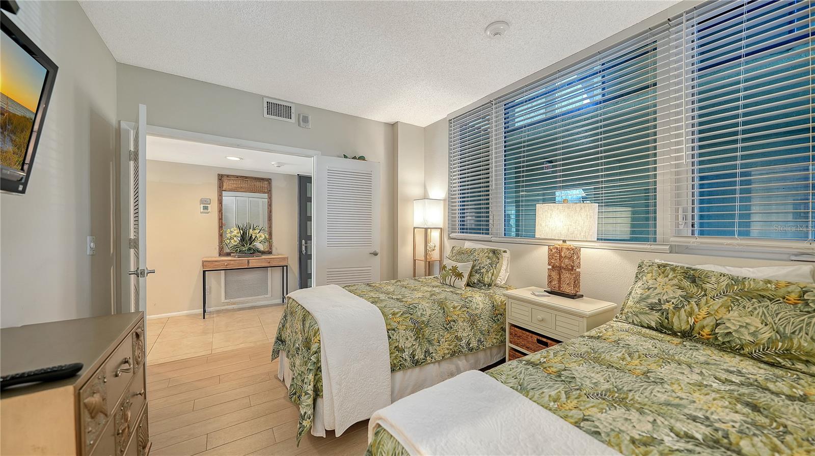 BEACHPLACE I - Residential