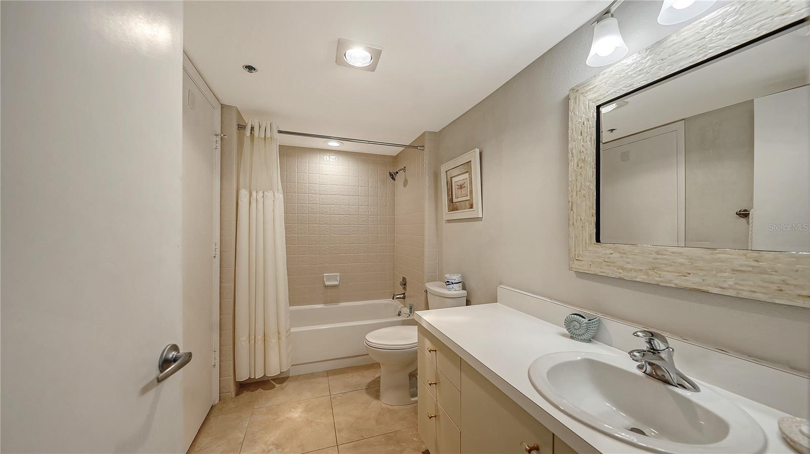 BEACHPLACE I - Residential