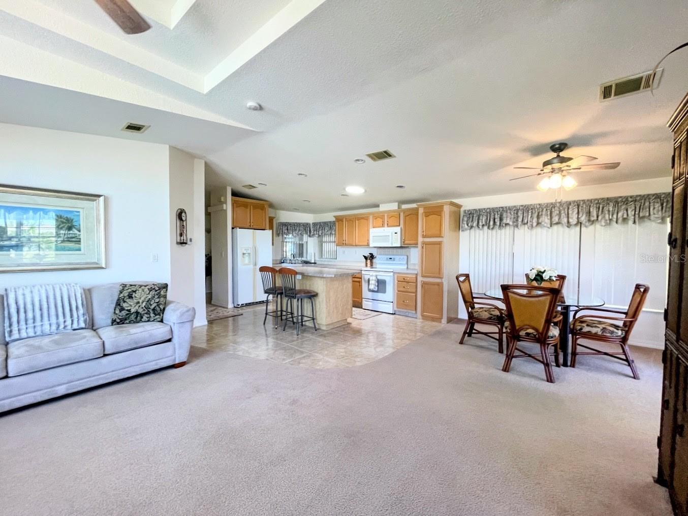 COUNTRY CLUB ESTATES - Residential