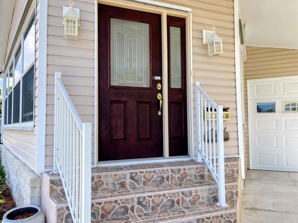 Photo of 817 S Waterway, Venice, FL 34285 (MLS # N6143280)