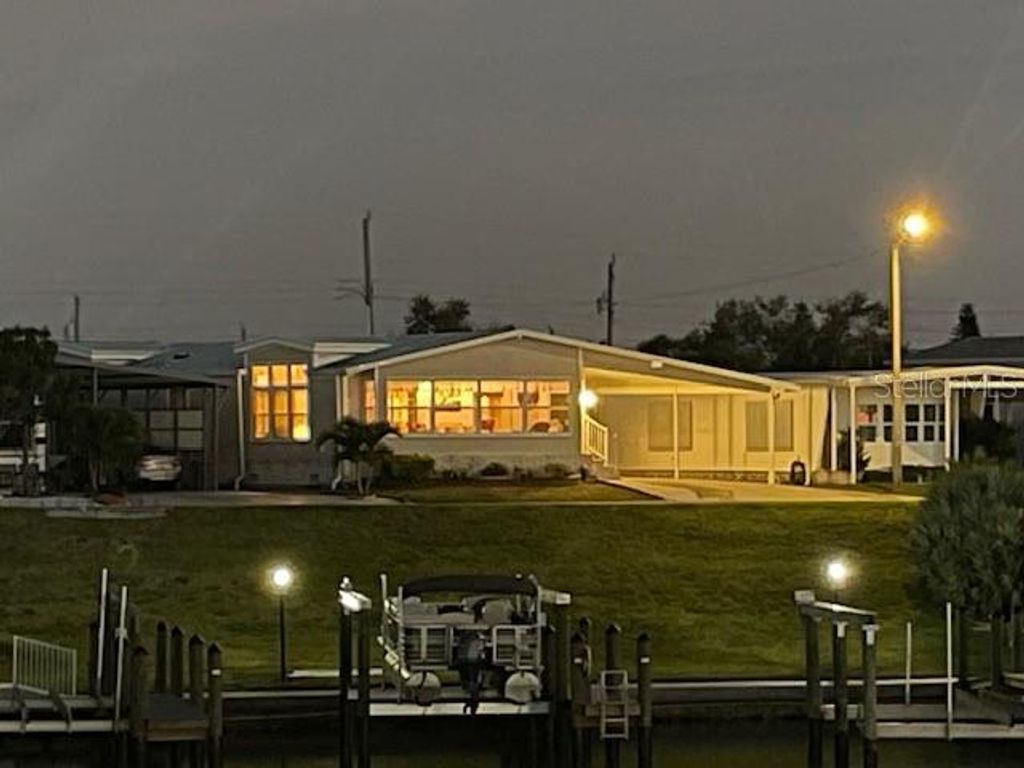 Photo of 817 S Waterway, Venice, FL 34285 (MLS # N6143280)