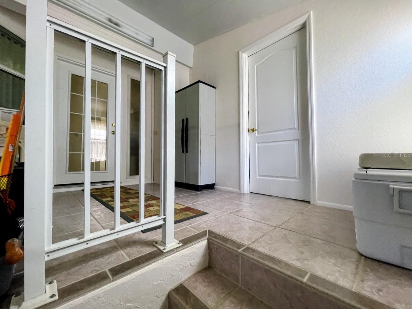 COUNTRY CLUB ESTATES - Residential