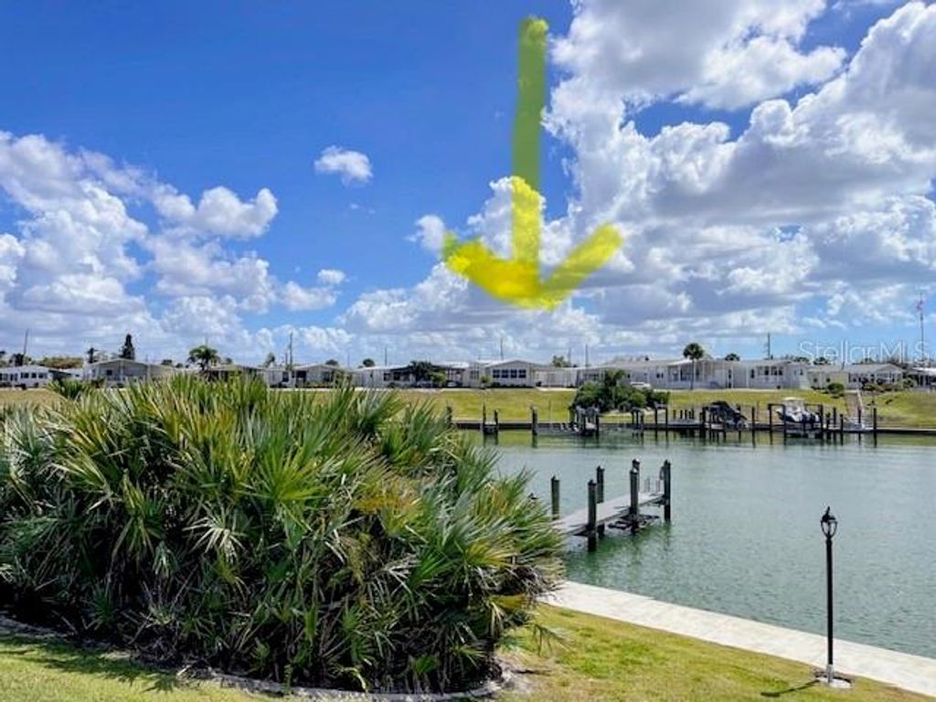 Photo of 817 S Waterway, Venice, FL 34285 (MLS # N6143280)