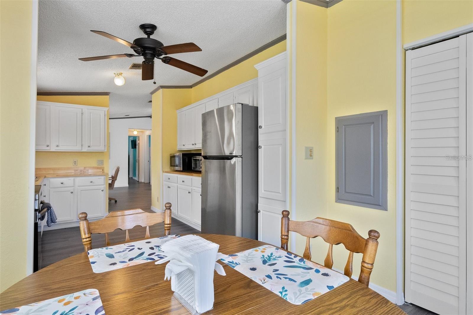 WEEKI WACHEE RIVER RETREATS - Residential Lease