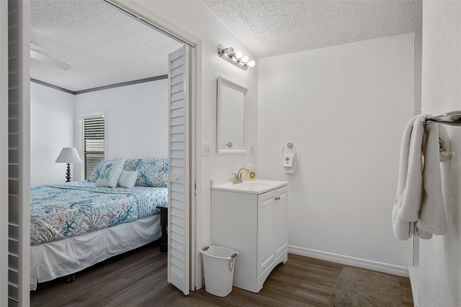 WEEKI WACHEE RIVER RETREATS - Residential Lease