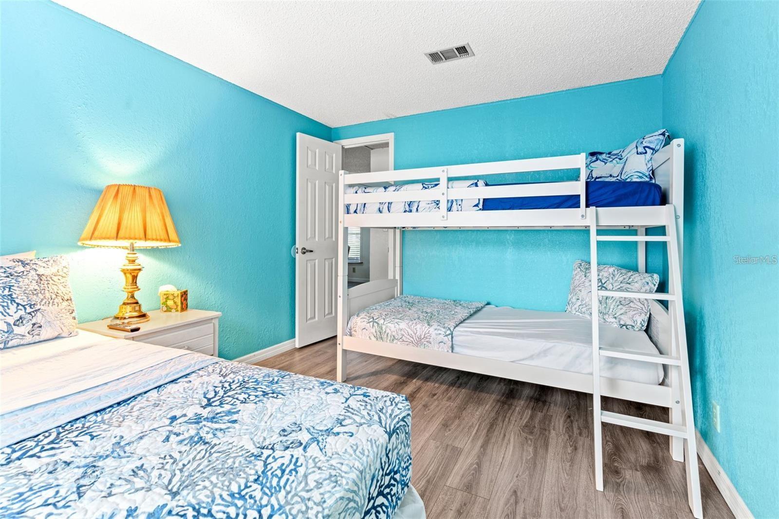 WEEKI WACHEE RIVER RETREATS - Residential Lease