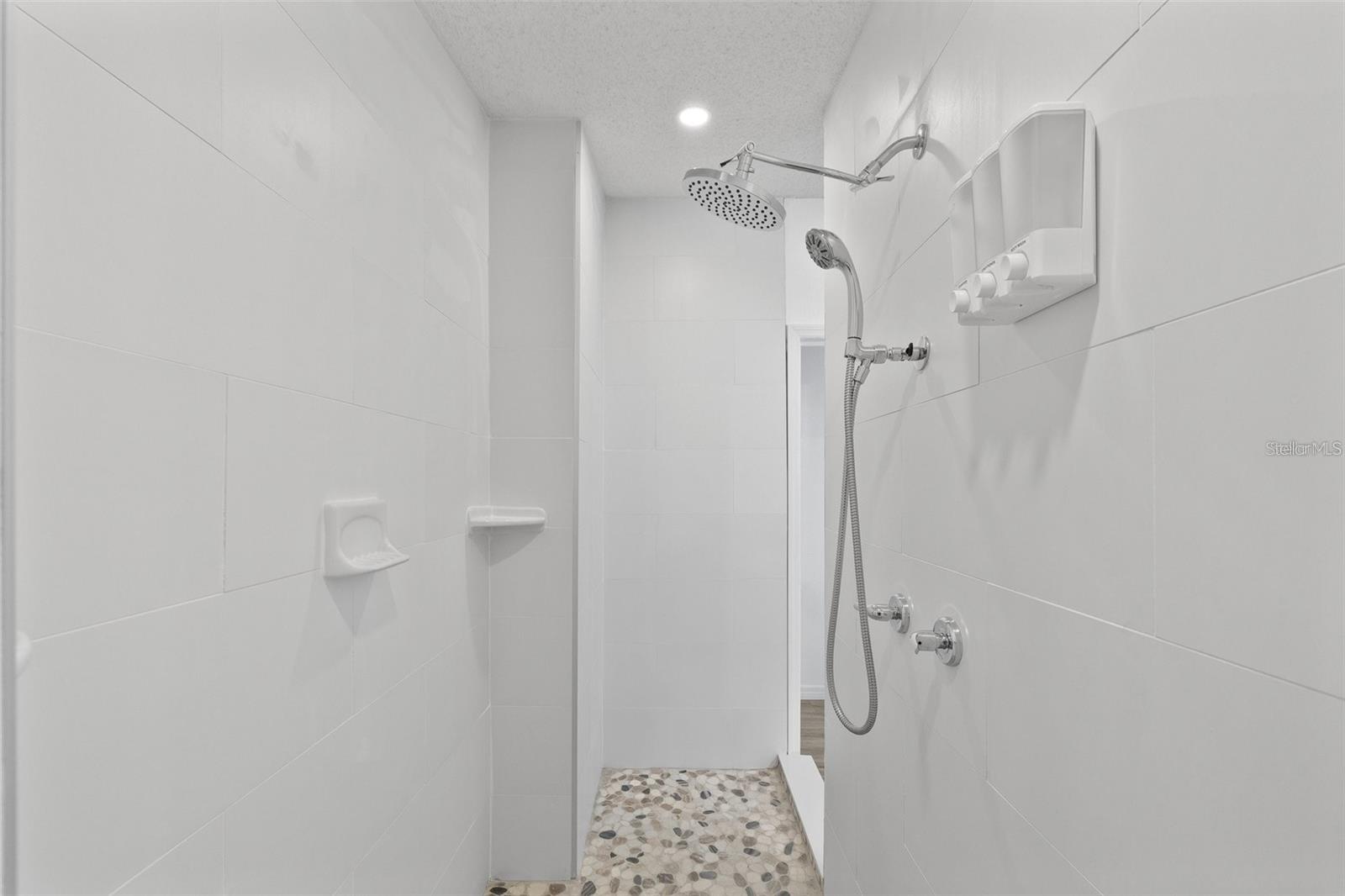 WEEKI WACHEE RIVER RETREATS - Residential Lease