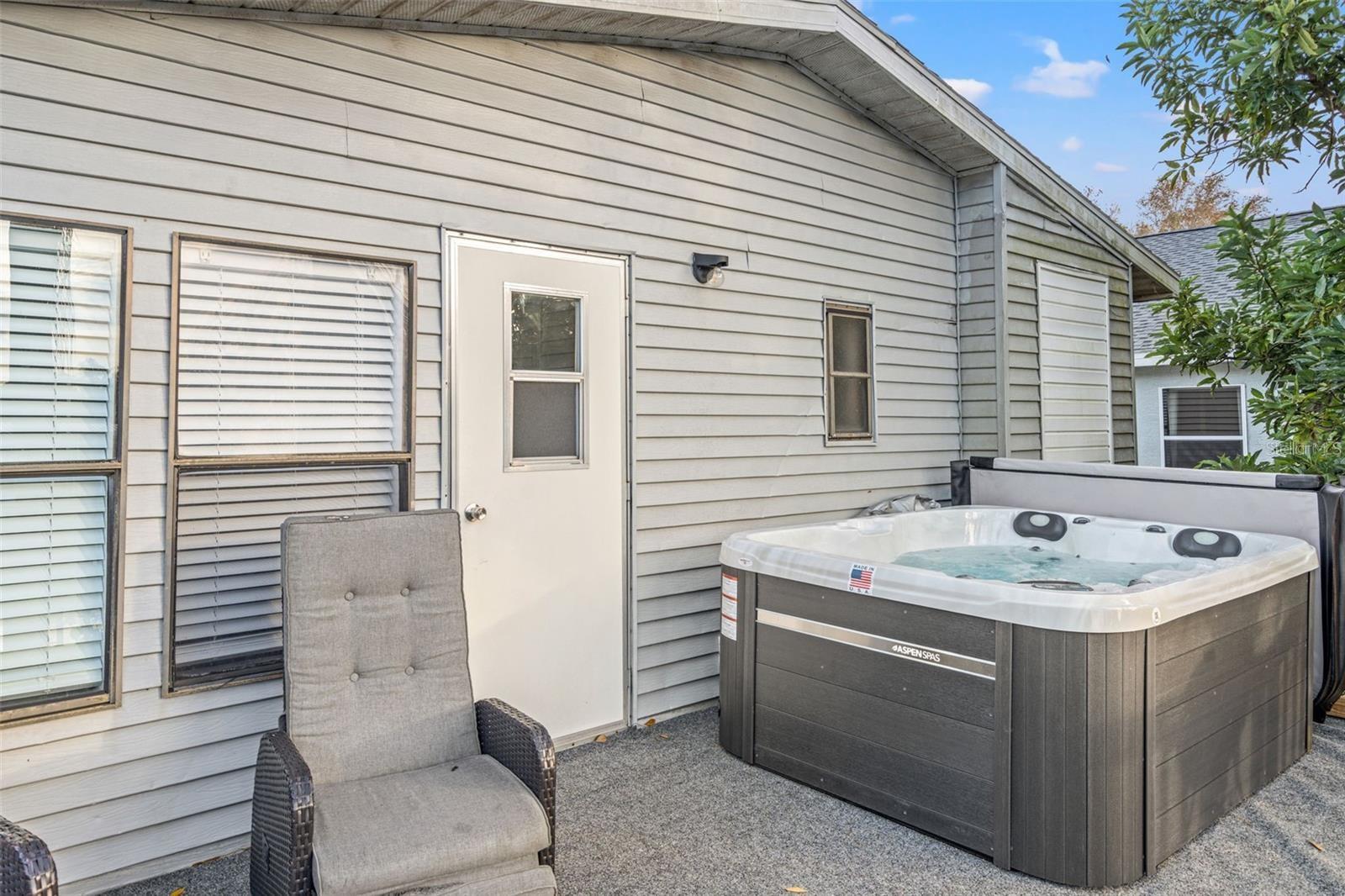 WEEKI WACHEE RIVER RETREATS - Residential Lease