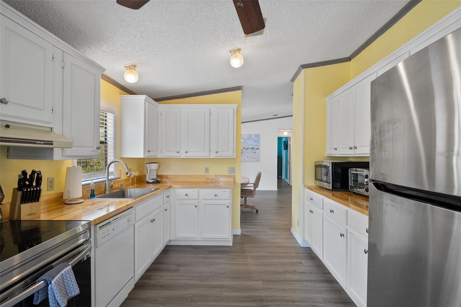 WEEKI WACHEE RIVER RETREATS - Residential Lease