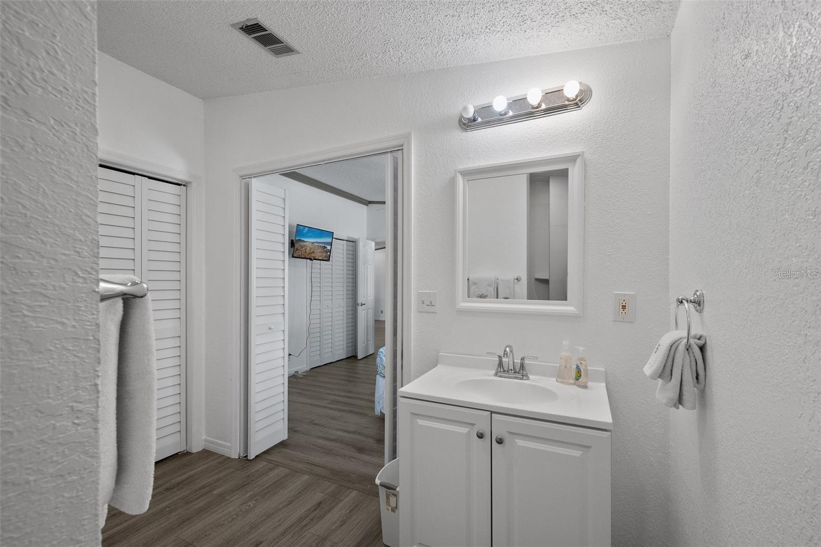 WEEKI WACHEE RIVER RETREATS - Residential Lease