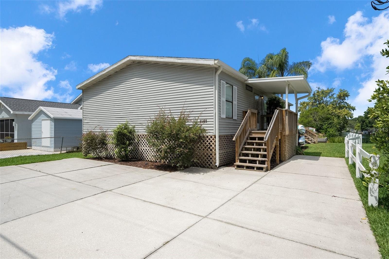 WEEKI WACHEE RIVER RETREATS - Residential Lease