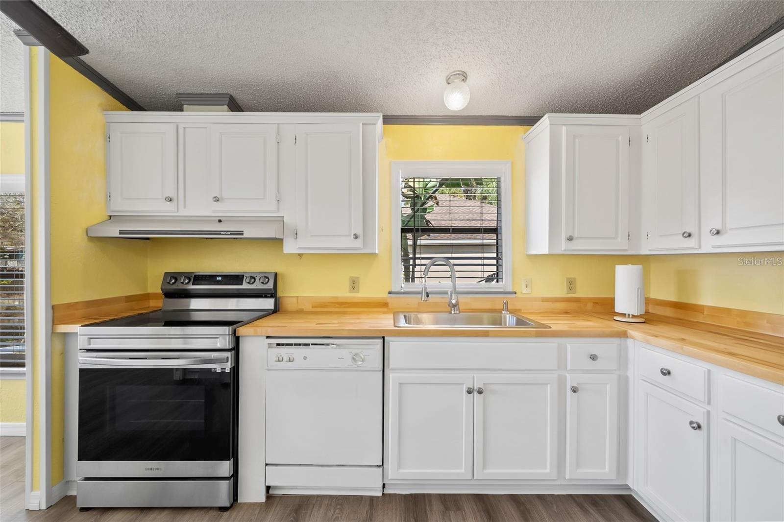 WEEKI WACHEE RIVER RETREATS - Residential Lease