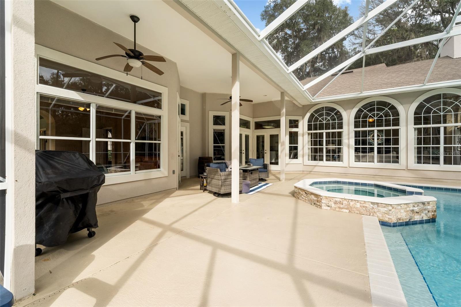 ASHTON - Residential