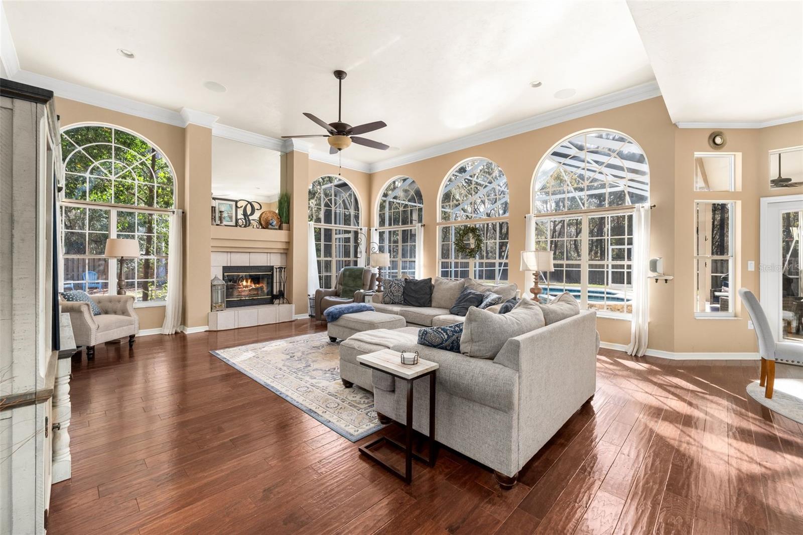 ASHTON - Residential