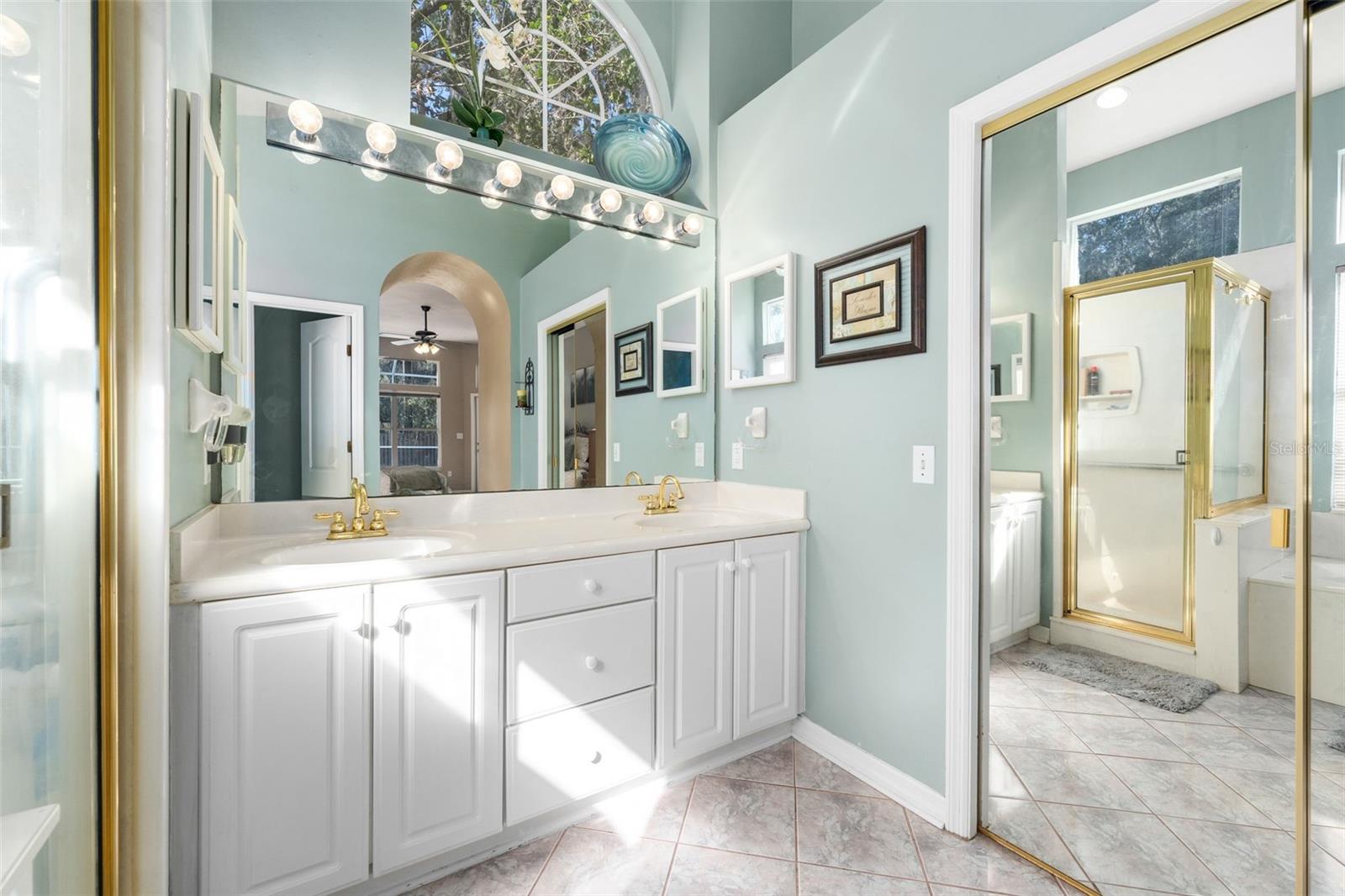 ASHTON - Residential