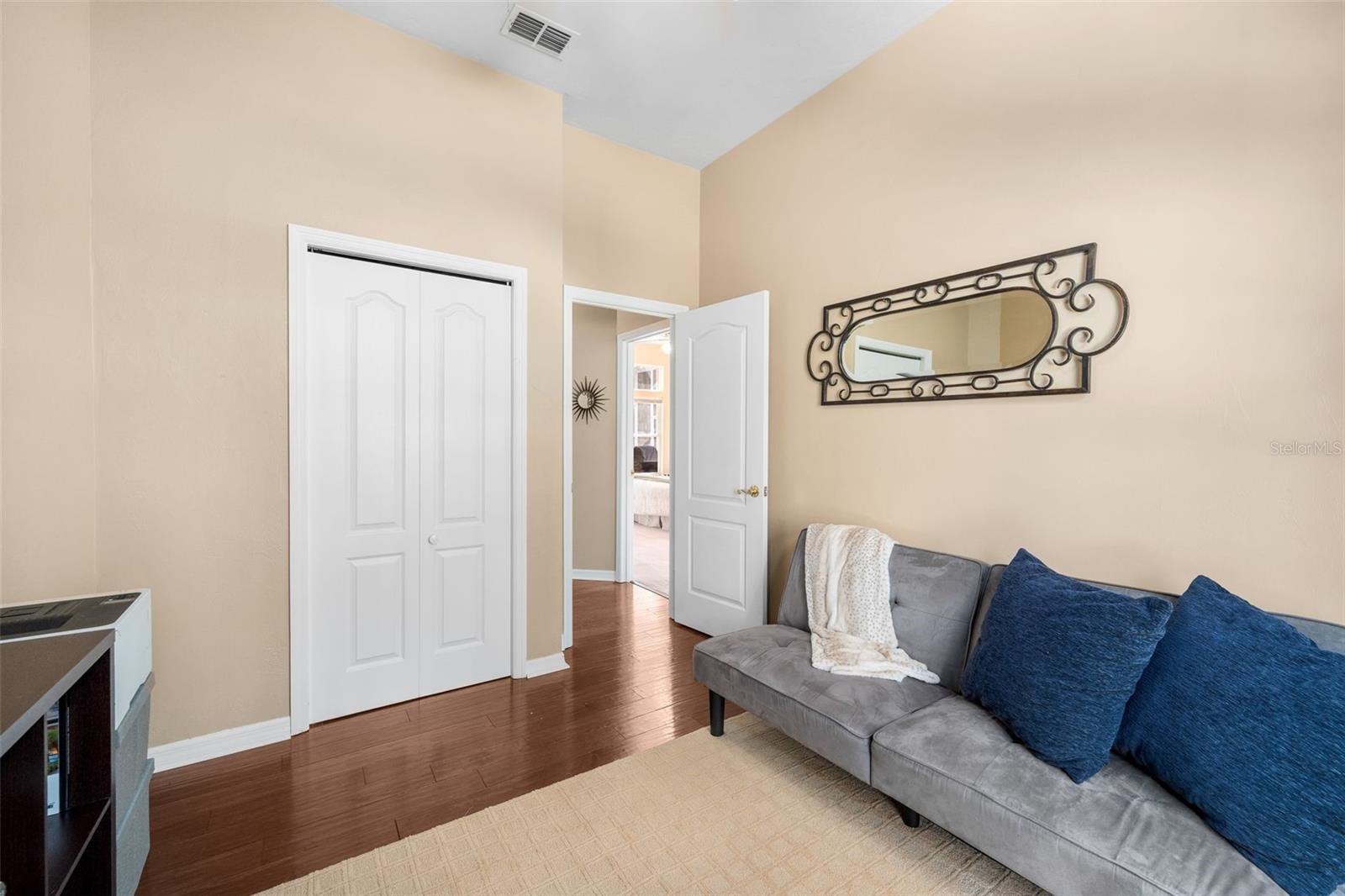 ASHTON - Residential