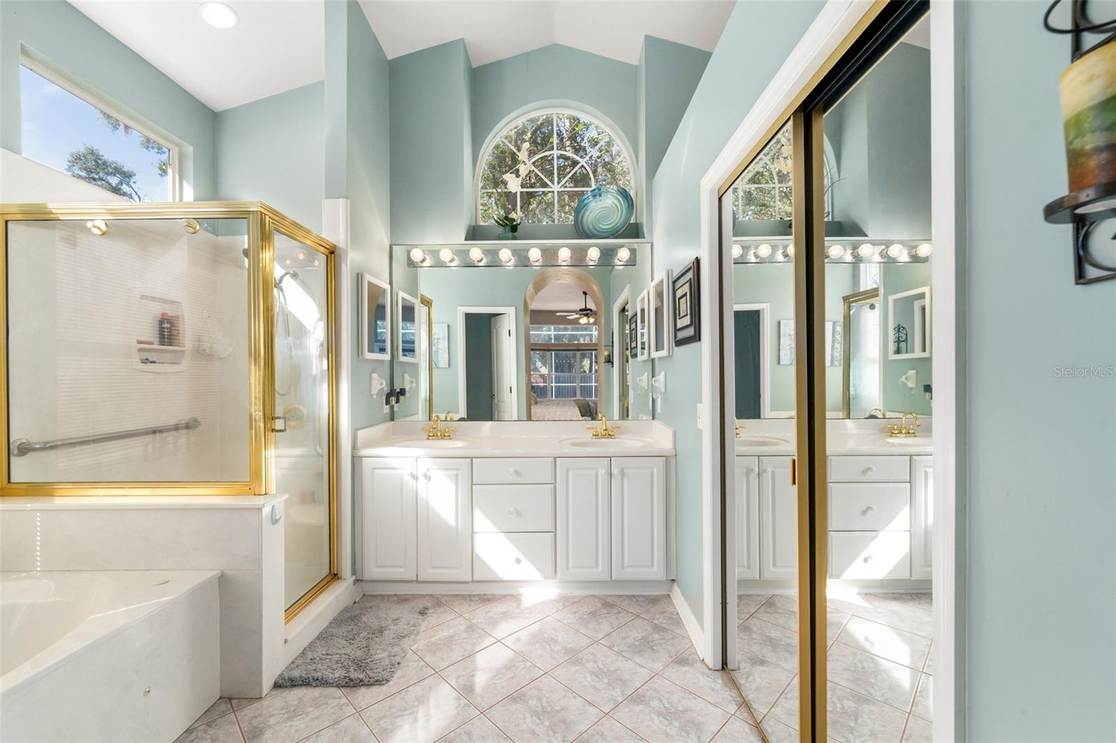 ASHTON - Residential