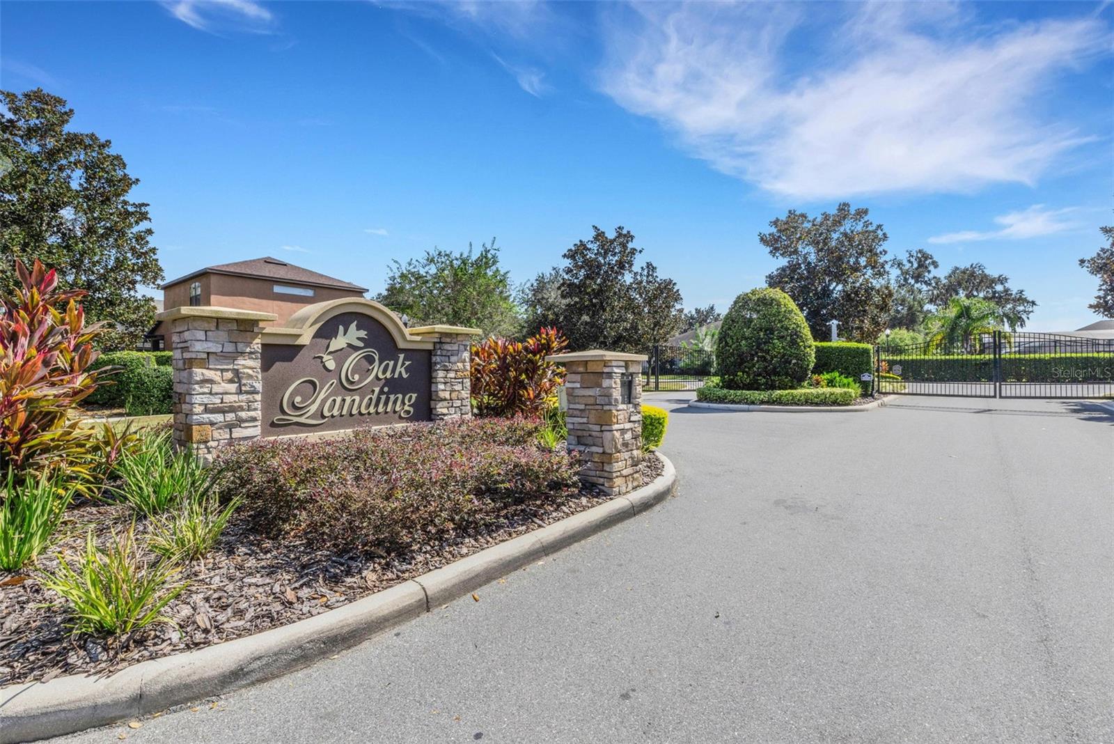 OAK LANDING - Residential