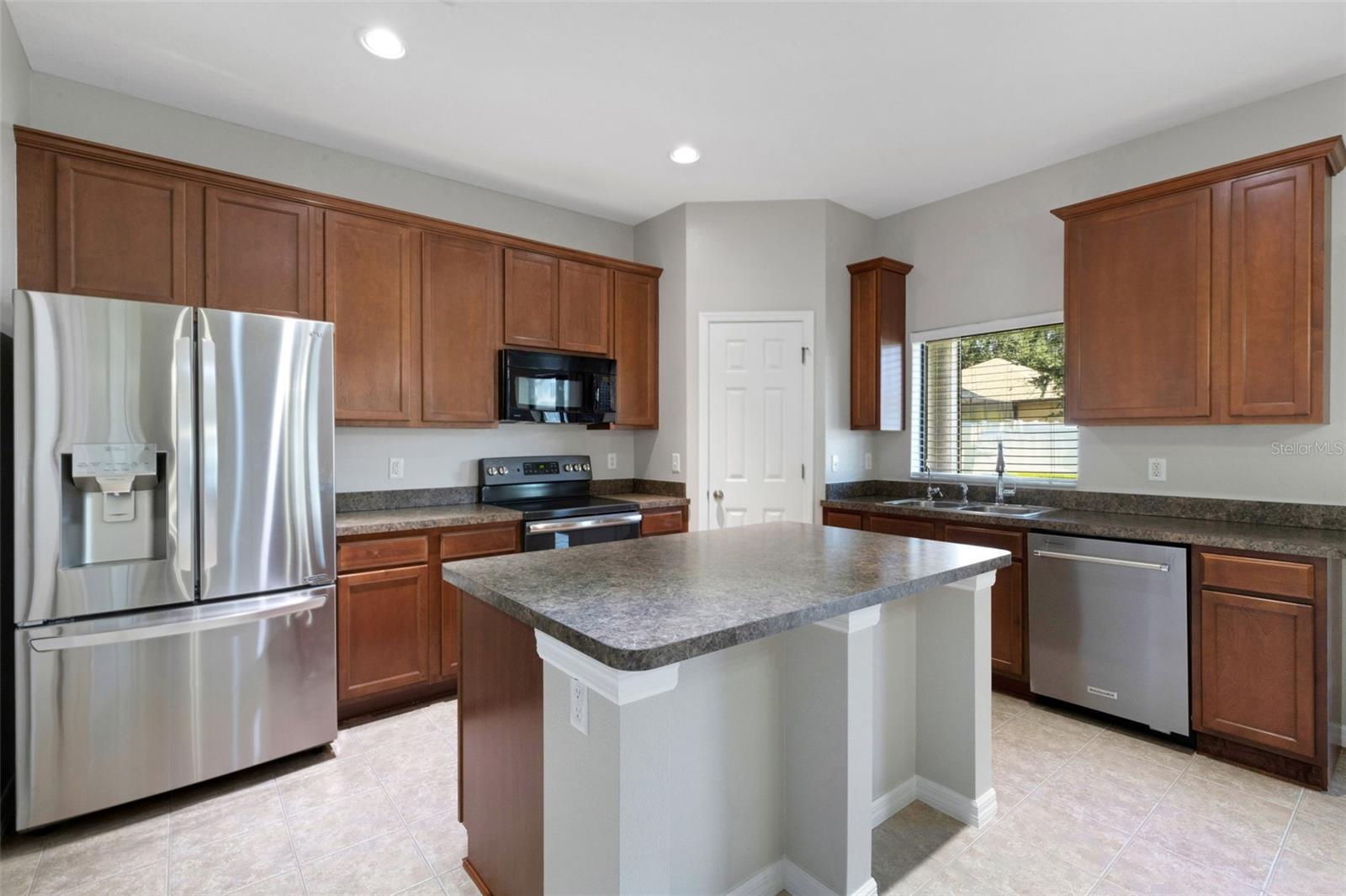 OAK LANDING - Residential