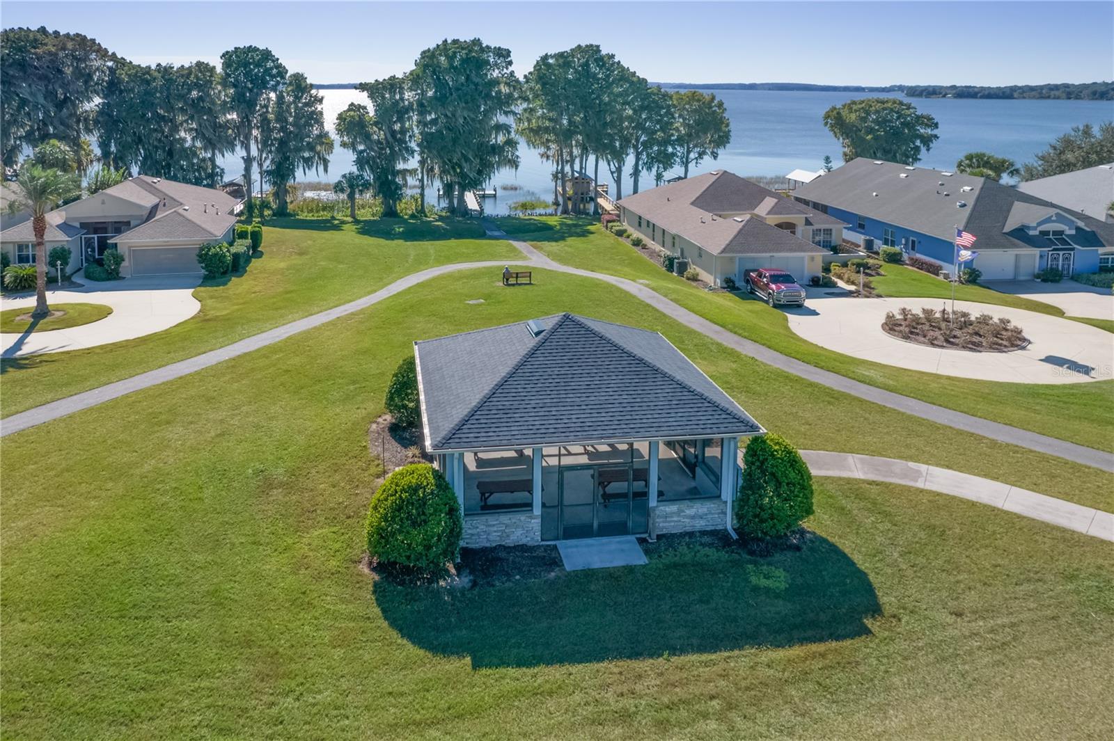 TAVARES ROYAL HARBOR PH 02 LT 179 - Residential