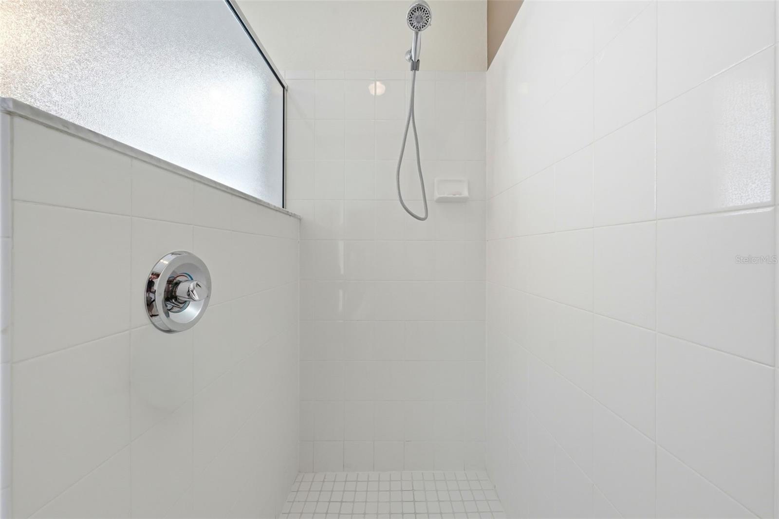 TAVARES ROYAL HARBOR PH 02 LT 179 - Residential