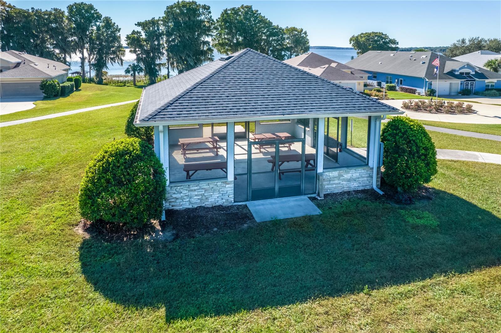 TAVARES ROYAL HARBOR PH 02 LT 179 - Residential