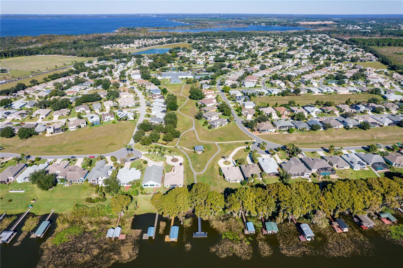 TAVARES ROYAL HARBOR PH 02 LT 179 - Residential