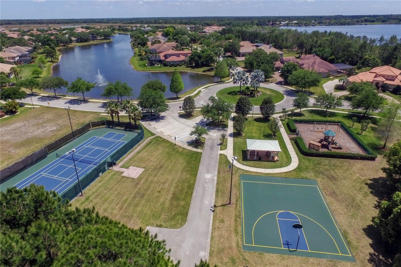 TAVARES ROYAL HARBOR PH 02 LT 179 - Residential