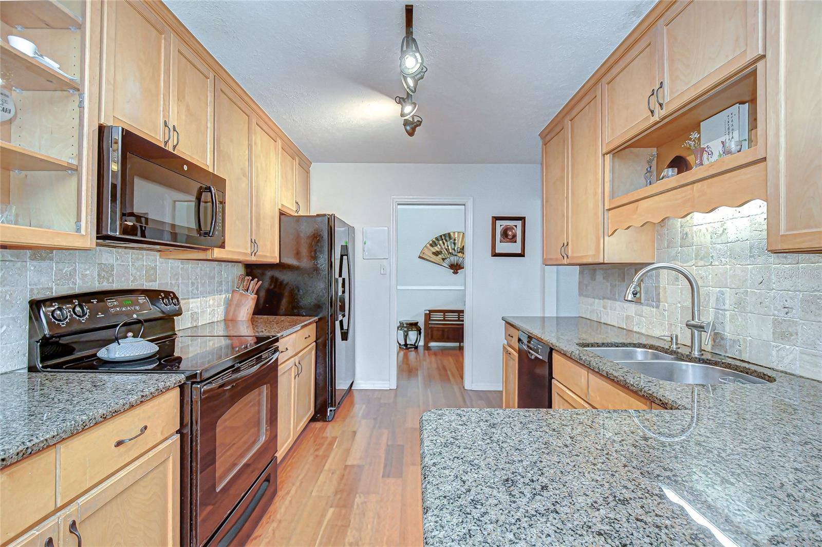 MAGDALENE SHORES ESTATES UN 6 - Residential