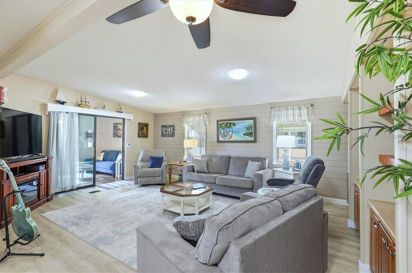 LEMON BAY ISLE PH 02 - Residential