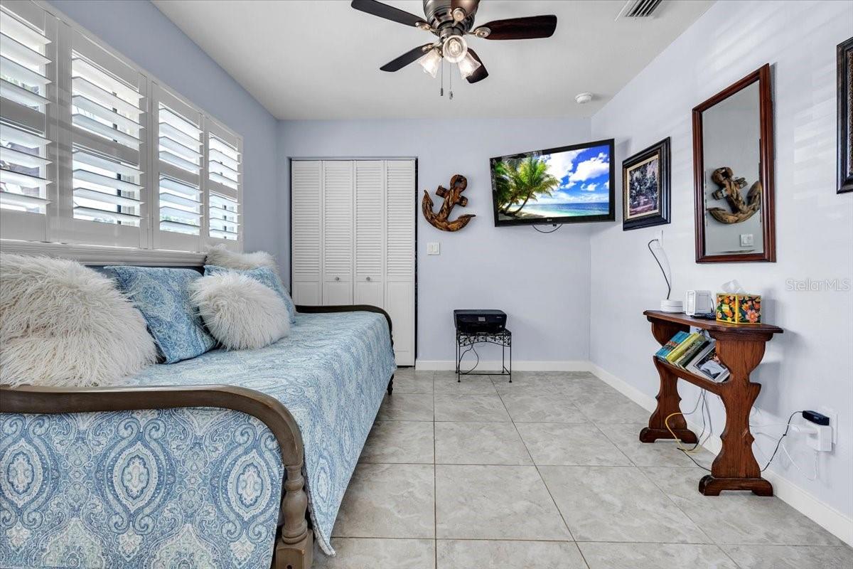 PALM SHORES - Residential