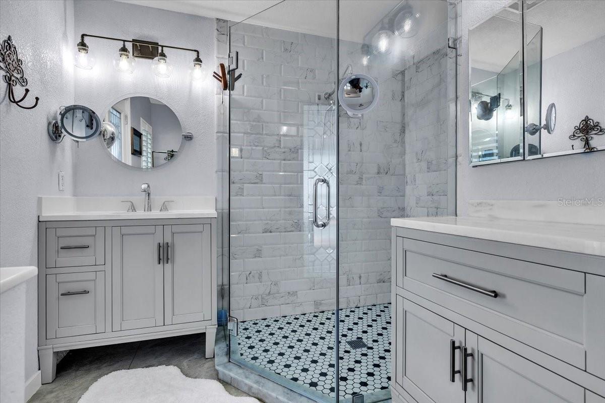 PALM SHORES - Residential